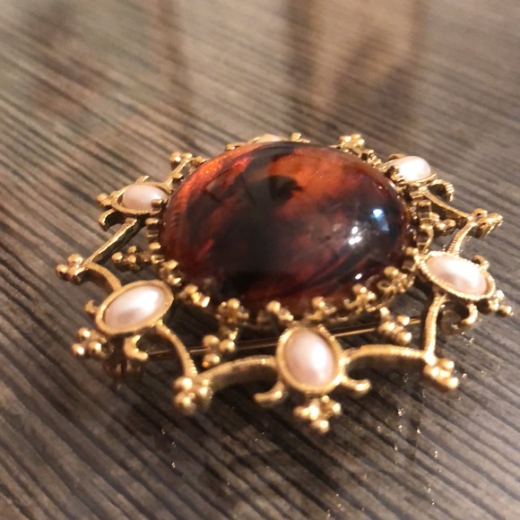 Vintage 1928 Brand Tortoise Shell Center Pin - Picture 4 of 11